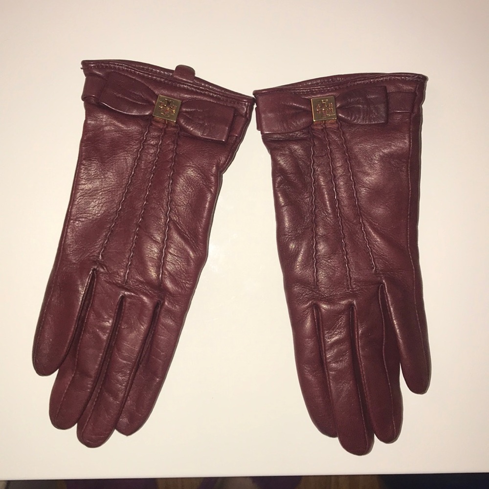 Beautiful TORY BURCH burgundy gloves